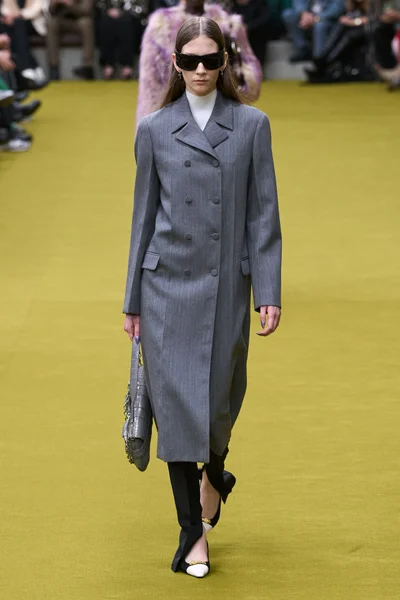 Look 2